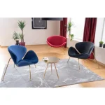 Klubska miza BOR gold . Klubska mizica BOR gold, bo popestrila vaš prostor. Površina je narejena iz stekla, podnožje pa je v zlati barvi. Narejena je iz