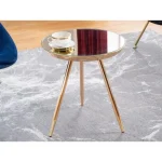 Klubska miza BOR gold . Klubska mizica BOR gold, bo popestrila vaš prostor. Površina je narejena iz stekla, podnožje pa je v zlati barvi. Narejena je iz