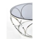 Klubska miza DALIJA . Klubska miza DALIJA z njeno elegantno in posebno obliko bo popestrila vse dnevne sobe. Mizna plošča je okrogla in narejena iz stekla.