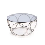 Klubska miza DALIJA . Klubska miza DALIJA z njeno elegantno in posebno obliko bo popestrila vse dnevne sobe. Mizna plošča je okrogla in narejena iz stekla.