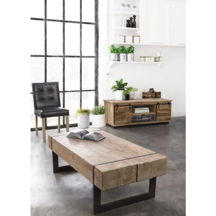 Klubska miza GARRETT 120X60 . Klubska miza GARRETT je sestavljena iz kovinskih nog, mizna plošča je v videzu lesa. Dimenzije: širina: 120cm globina: 60cm