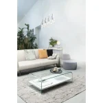 Klubska miza LINE WOOD bela 110X55 . Klubska miza LINE WOOD v beli barvi je popolen kos pohištva za vašo dnevno sobo. Narejena je iz prozornega stekla