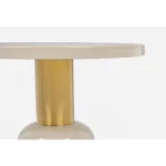 Klubska miza NALIMA D50.5 krem . Klubska miza NALIMA D50.5 je elegantna mizica, ki bo v vaš prostor prinesla videz prefinjenosti. Narejena je iz kovine in ima