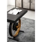 Klubska miza ROAD je eleganten kos pohištva, ki popestri vaš prostor. Njen poseben dizajn vas bo navdušil, saj prinese vašemu prostoru eleganco in