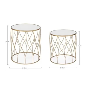 Klubska miza SET2 ELENOR J16 . Klubska miza ELENOR je sestavljena iz kovinskega ogrodja, prašno barvanega (zlata barva). Mizna plošča je iz stekla.