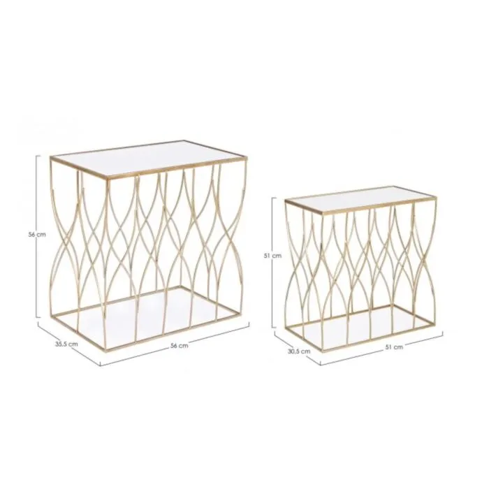 Klubska miza SET2 ELENOR J19 . Klubska miza ELENOR je sestavljena iz kovinskega ogrodja, prašno barvanega (zlata barva). Mizna plošča je iz stekla.