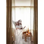 Klubska miza YASIR D50 natur je umetniška mizica, ki s svojim izgledom popestri vaš prostor. Ima štiri stabilne nogice z elegantnim motivom in obliko. Je