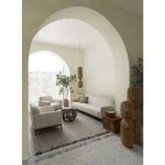 Klubska mizica DORADAL rjava . Klubska mizica DORADAL rjava ima strukturo iz ratana. Priporočljivo je da se ne izpostavlja slabemu vremenu ali pa direkt