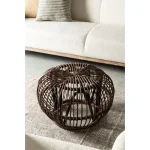 Klubska mizica DORADAL rjava . Klubska mizica DORADAL rjava ima strukturo iz ratana. Priporočljivo je da se ne izpostavlja slabemu vremenu ali pa direkt