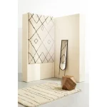 Klubska mizica EGYPT . Klubska mizica EGYPT je narejena iz lesa in je poliuretansko barvana. S svojo barvo in obliko se odlično poda v vsak prostor, ne glede