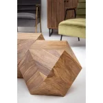 Klubska mizica EGYPT . Klubska mizica EGYPT je narejena iz lesa in je poliuretansko barvana. S svojo barvo in obliko se odlično poda v vsak prostor, ne glede