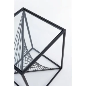 Klubska mizica ESPIRAL 40 x 40 . Klubska mizica ESPIRAL 40x40 ima kovinske okvirje in top iz kaljenega stekla. S svojo obliko in dizajnom popestri vsak