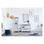 Klubska mizica GUADALUPE modra je narejena iz tikovega lesa. Material: - Les Barva: - Modra Dimenzije: širina: 38cm globina: 38cm višina: 40cm