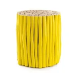 Klubska mizica GUADALUPE rumena . Klubska mizica GUADALUPE rumena je narejena iz visokokakovostnih tikovih vej. Njen umetniški dizajn se odlično poda v vsak