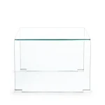 Klubska mizica IRIDE je praktična in elegantna. Narejena je iz stekla debeline 10 mm. Zaradi svoje oblike se prilega v vsak prostor. Narejena je iz