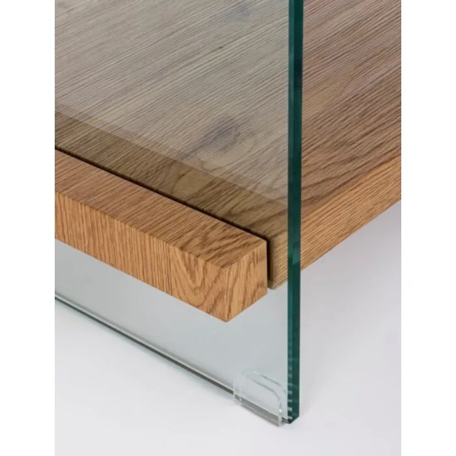 Klubska mizica LINE WOOD črna 50 x 50 . Klubska mizica LINE WOOD je kakovosten kos pohištva. Narejena je iz MDF plošče v črni barvi in v barvi z učinkom