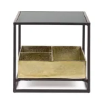 Klubska mizica MAVILA 42x42 . Klubska mizica MAVILA 42 x 42 je narejena iz kovine. Mizna plošča je narejena iz stekla. V spodnjem delu mizice je prostor za