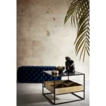 Klubska mizica MAVILA 62x62 . Klubska mizica MAVILA 62 x 62 je narejena iz kovine. Mizna plošča je narejena iz kakovostnega stekla. Mizica je zelo priročna