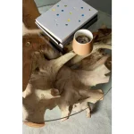 Klubska mizica ROSALIND D80 ima kaljeni stekleni vrh. Ima leseni okvir. Material: - Kaljeno steklo - Les Dimenzije: širina: BASE: Ø70cm višina: 46h; VETRO: