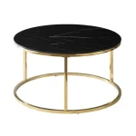 Klubska mizica SABINA . Klubska miza SABINA je modernega dizajna. Mizna plošča je narejena iz kaljenega stekla v videzu marmorja. Mizno podnožje je narejeno