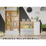 Knjižna omara IRE je opremljena s širokim, prostornim predalom. Tanko ohišje, police v barvi lesa v kombinaciji s sivim predalom poskrbijo, da je knjižna