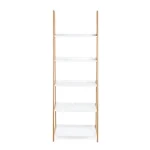 Knjižni poličnik 5P BROOKLYN . Knjižni poličnik 5P BROOKLYN je narejen iz lesenega okvirja in belimi mat policami. Primeren je za vsak prostor, kjer