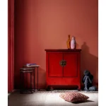 Komoda 2A JINAN je eleganten kos pohištva, ki popestri vaš prostor. Njen poseben dizajn vas bo navdušil, saj prinese vašemu prostoru eleganco in