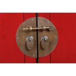 Komoda 2A JINAN je eleganten kos pohištva, ki popestri vaš prostor. Njen poseben dizajn vas bo navdušil, saj prinese vašemu prostoru eleganco in