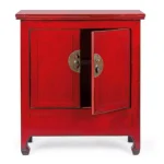 Komoda 2A JINAN je eleganten kos pohištva, ki popestri vaš prostor. Njen poseben dizajn vas bo navdušil, saj prinese vašemu prostoru eleganco in