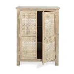 Komoda 2A MAYRA S jje eleganten kos pohištva, ki popestri vaš prostor. Njen poseben dizajn vas bo navdušil, saj prinese vašemu prostoru eleganco in