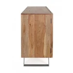 Komoda 3A ARON ima okvir iz lesa in jeklene noge, vrata imajo kovinski vložek. Dimenzije: širina: 145cm globina: 45cm višina: 90cm