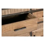 Komoda 6A-3C ELMER . Komoda 6A-3C ELMER ima okvir iz lesa, noge so iz kovine v črni barvi. Ker je okvir obdelan ročno, so oblike in velikosti ki jih tvori