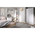 Komoda ALBA . Komoda ALBA, je eleganten kos pohištva, ki popestri vaš prostor. Njen poseben dizajn vas bo navdušil, saj prinese vašemu prostoru eleganco in