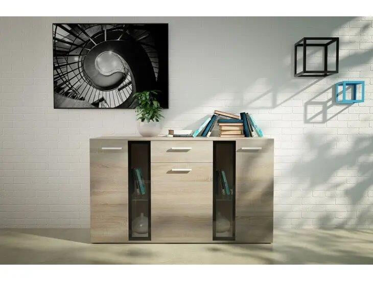 Uporabna in praktična komoda CARMEN 2 je idealna izbira za dnevne sobe in jedilnice. Izdelana je iz kakovostne 16 mm debele iverne plošče, ki zagotavlja