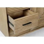 Komoda DARSEY 2A-3C . Komoda DARSEY 2A-3C je eleganten kos pohištva, ki popestri vaš prostor. Njen poseben dizajn vas bo navdušil, saj prinese vašemu