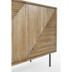 Komoda DARSEY 3A je narejen iz MDF-ja in ima kovinske noge. Struktura je iz lesa, predal ima v vratih. Material: - MDF - Kovinske noge - Les Barva: - Črne