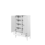 Komoda FAMA . Komoda FAMA je narejena iz kvalitetne laminirane plošče s ABS robovi. Dobavljiva je v beli mat barvi s črnimi ročaji. Material: - Laminirana