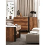 Komoda NAT 2 . Komoda NAT 2 je eleganten kos pohištva, ki popestri vaš prostor. Njen poseben dizajn vas bo navdušil, saj prinese vašemu prostoru eleganco