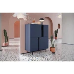 Komoda OLUR . Komoda OLUR je eleganten kos pohištva, ki popestri vaš prostor. Njen poseben dizajn vas bo navdušil, saj prinese vašemu prostoru eleganco in