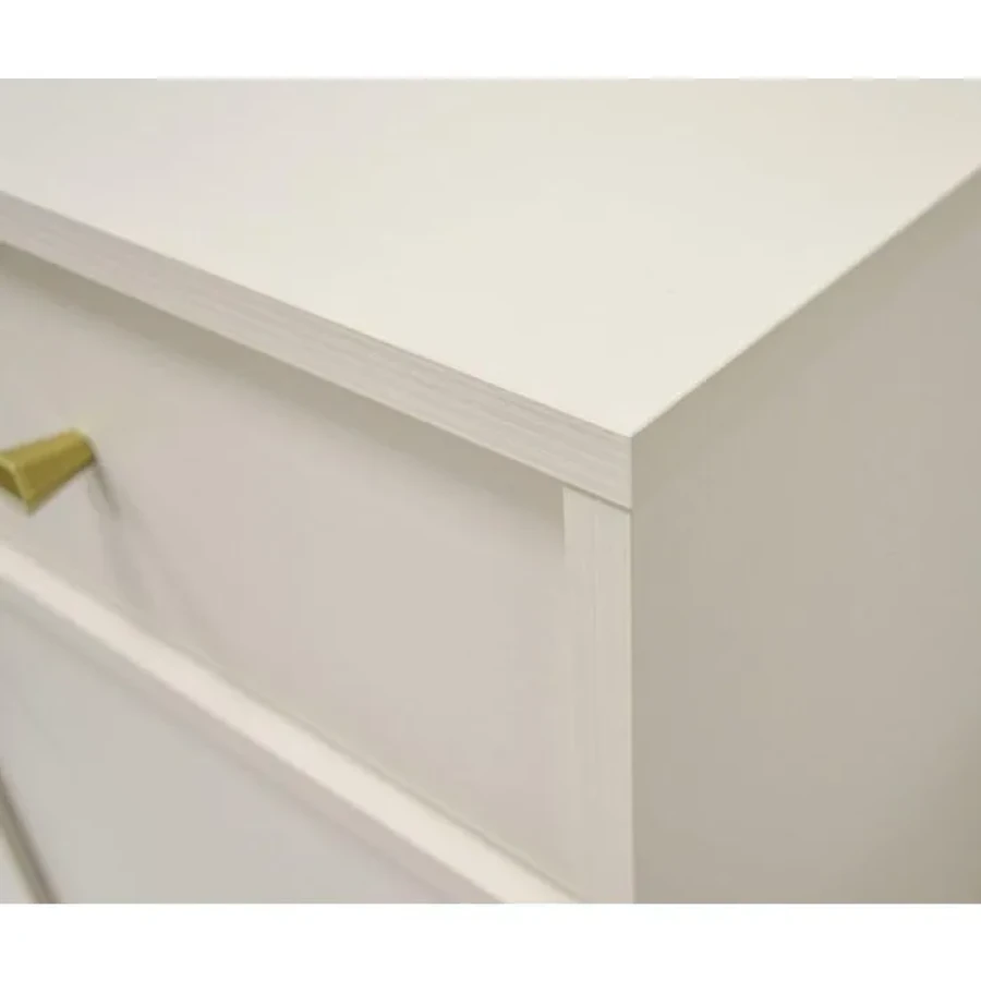 Komoda TOMI . Komoda TOMI je prava izbira za sodobne in elegantne prostore. Narejena iz kakovostne laminirane plošče debeline 16 mm, zagotavlja trdnost in