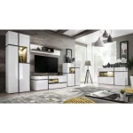 Komoda TONI . Uporabna in praktična komoda TONI je eleganten kos pohištva,ki popestri vaš prostor s svojo eleganco in prefinjenostjo. Primerna je za vsak