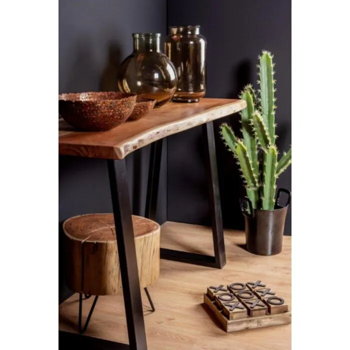 Konzola ARTUR . Konzola ARTUR je eleganten kos pohištva, ki popestri vaš prostor. Njen poseben dizajn vas bo navdušil, saj prinese vašemu prostoru eleganco