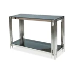 Konzola FOSIL 120 x 40 je eleganten kos pohištva, ki popestri vaš prostor, narejena je iz kakovostnega kaljenega stekla. Vašemu prostoru doda predih