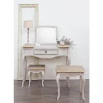 Konzola z ogledalom CLARISSE . Konzola z ogledalom CLARISSE, je eleganten kos pohištva, ki popestri vaš prostor. Njen poseben dizajn vas bo navdušil, saj