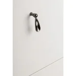 Kopalniški blok LIZA je odlične kvalitete, narejen iz kakovostnih materialov. Vsebuje ogledalo, umivalnik, omarico pod umivalnikom, veliko samostojno