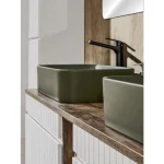 Kopalniški blok SUMMER 180 . Kopalniški blok SUMMER 180 je hkrati enostaven in eleganten, odlikujejo ga vertikalne žlebovi in integriran oprijem –