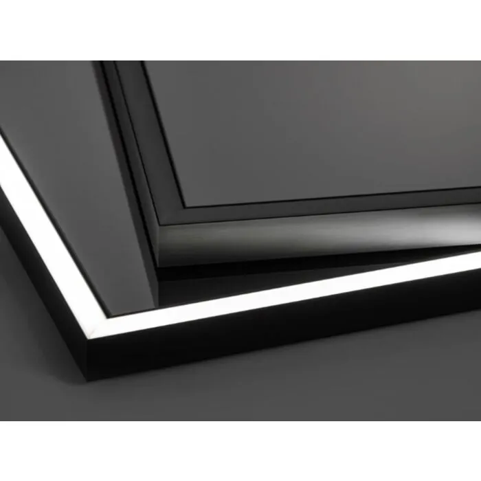 Kopalniško ogledalo ALEXA 80 Kopalniško ogledalo ALEXA 80 . Kopalniško ogledalo ALEXA 80 je narejeno iz kvalitetnih materialov in vsebuje črni okvir. Dimenzije: - V: 83 cm x G: 68 cm