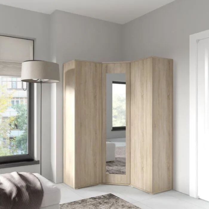 Kotna garderobna omara EMILI 2 Kotna garderobna omara EMILI 2 . Kotna garderobna omara EMILI 2 je izvirna in stilska. Izdelana iz laminirane plošče. Na voljo v več barvah. Garderobna