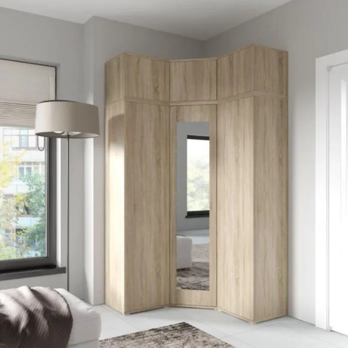 Kotna garderobna omara EMILI 4 Kotna garderobna omara EMILI 4 . Kotna garderobna omara EMILI 4 je izvirna in stilska. Izdelana iz laminirane plošče. Na voljo v več barvah. Garderobna