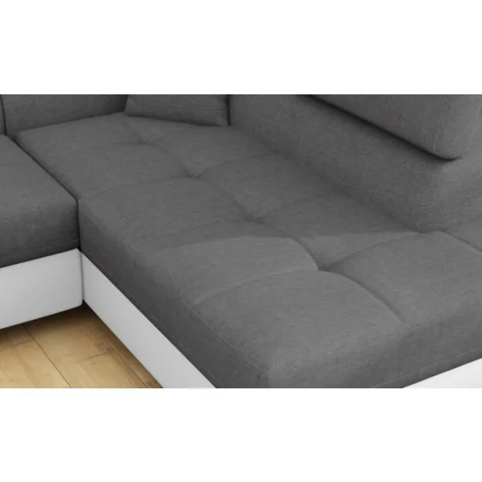 Kotna sedežna garnitura ANTON 2 Kotna sedežna garnitura ANTON 2 . Kotna garnitura ANTON 2 je kotna sedežna garnitura, katera je narejena iz umetnega usnja in blaga. Garnitura se raztegne v